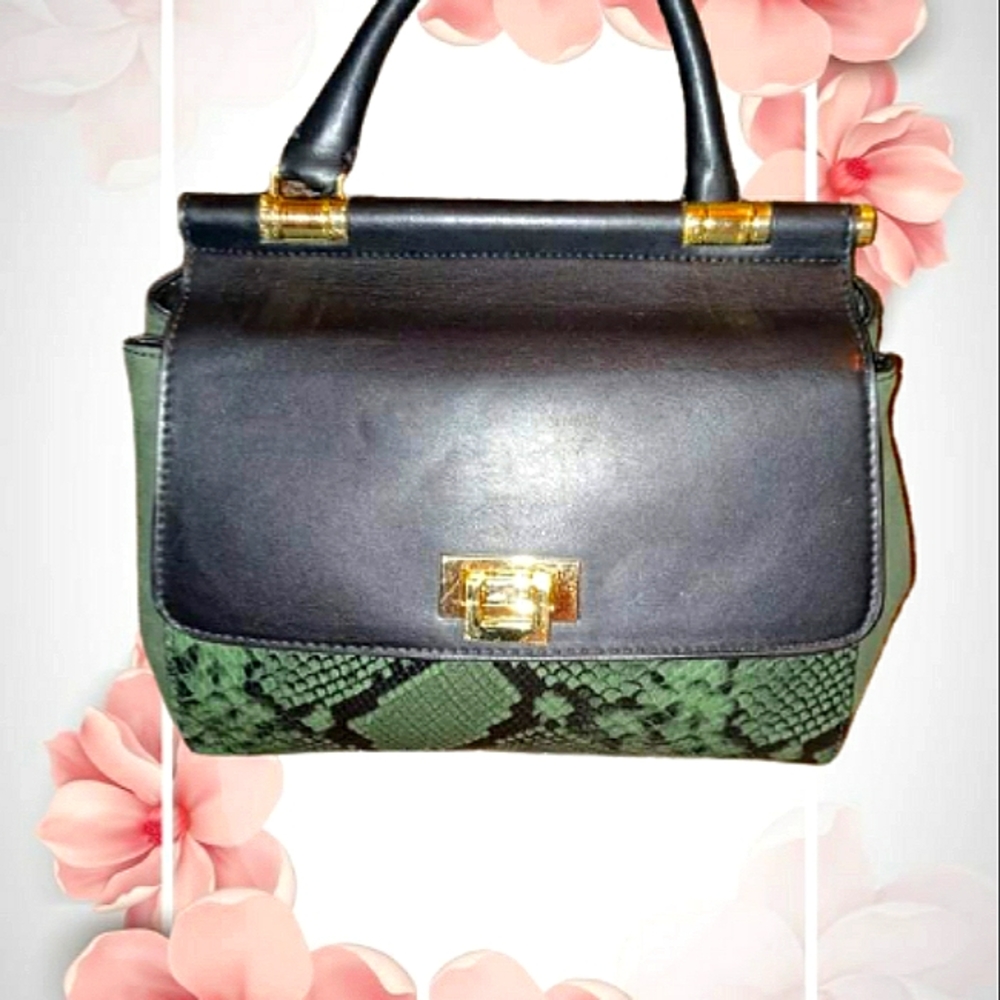 Classic Green Snake Skin Turn Lock Purse